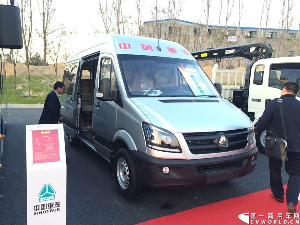 2014年12月18日，以“变革创领价值”为主题的中国重汽集团2015商务大会在杭州隆重召开。今年的中国重汽集团商务大会首次走出济南, 在西子湖畔杭州召开。