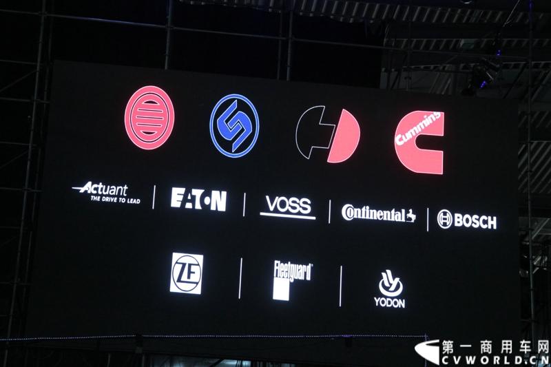 12月18日，第一商用车网记者从正在召开的陕汽2015商务年会上获悉，2014年，面对全面行业整体下滑的不利形势，陕汽重卡依然保持了良好的增长态势。图为德龙X3000的相关介绍