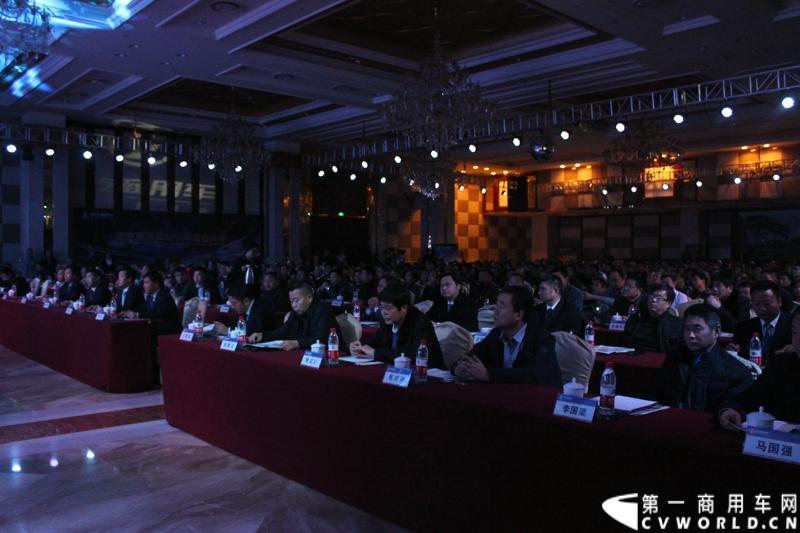 12月21日，陕汽宝华公司2015商务年会在炎帝故里---宝鸡陈仓盛大举行。图为年会现场