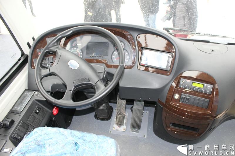 12月19日，江苏省纯电动车推广应用现场会暨海格纯电动客车交车仪式在南京坤欧汽车服务有限公司纯电动充电站举行。图为活动现场展示的海格KLQ6109TAEV纯电动大巴