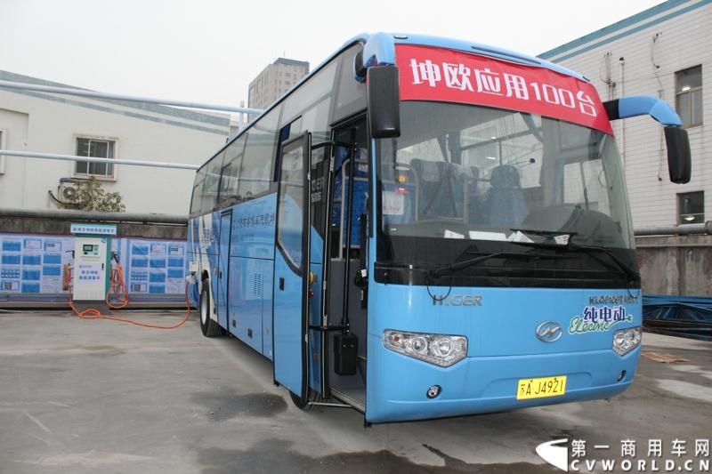 12月19日，江苏省纯电动车推广应用现场会暨海格纯电动客车交车仪式在南京坤欧汽车服务有限公司纯电动充电站举行。正在充电的海格KLQ6109TAEV纯电动大巴