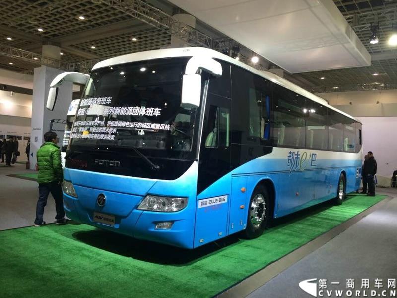 2015年1月5日，福田汽车集团&福田戴姆勒汽车2015中国山东汽车展览会在山东济南隆重开幕。图为福田新能源商务班车