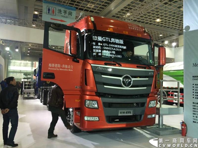 2015年1月5日，福田汽车集团&福田戴姆勒汽车2015中国山东汽车展览会在山东济南隆重开幕。图为欧曼GTL奔驰版  