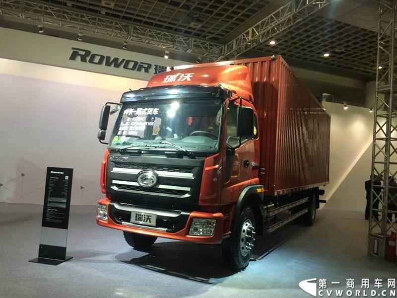 2015年1月5日，福田汽车集团&福田戴姆勒汽车2015中国山东汽车展览会在山东济南隆重开幕。图为瑞沃轻卡
