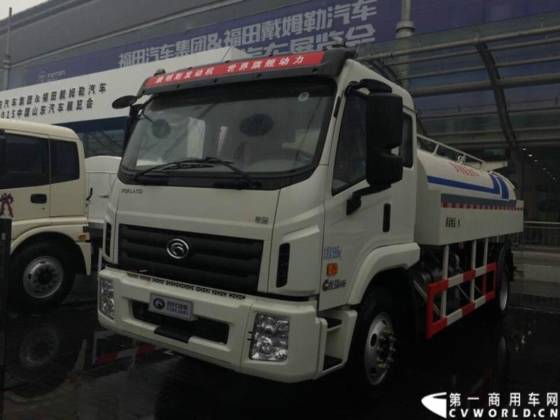 2015年1月5日，福田汽车集团&福田戴姆勒汽车2015中国山东汽车展览会在山东济南隆重开幕。图为时代轻卡