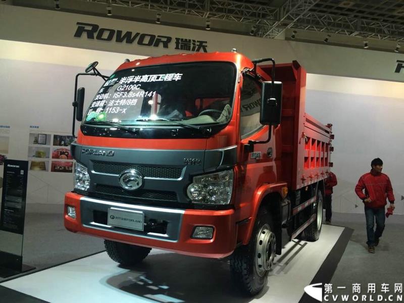 2015年1月5日，福田汽车集团&福田戴姆勒汽车2015中国山东汽车展览会在山东济南隆重开幕。图为时代轻型—半浮半高顶工程车