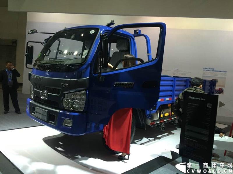 2015年1月5日，福田汽车集团&福田戴姆勒汽车2015中国山东汽车展览会在山东济南隆重开幕。图为时代轻卡