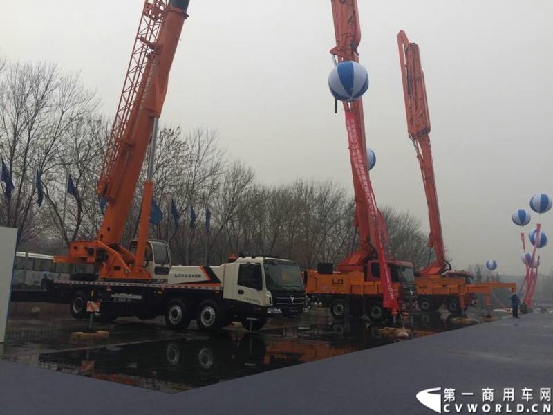 2015年1月5日，福田汽车集团&福田戴姆勒汽车2015中国山东汽车展览会在山东济南隆重开幕。图为现场展车