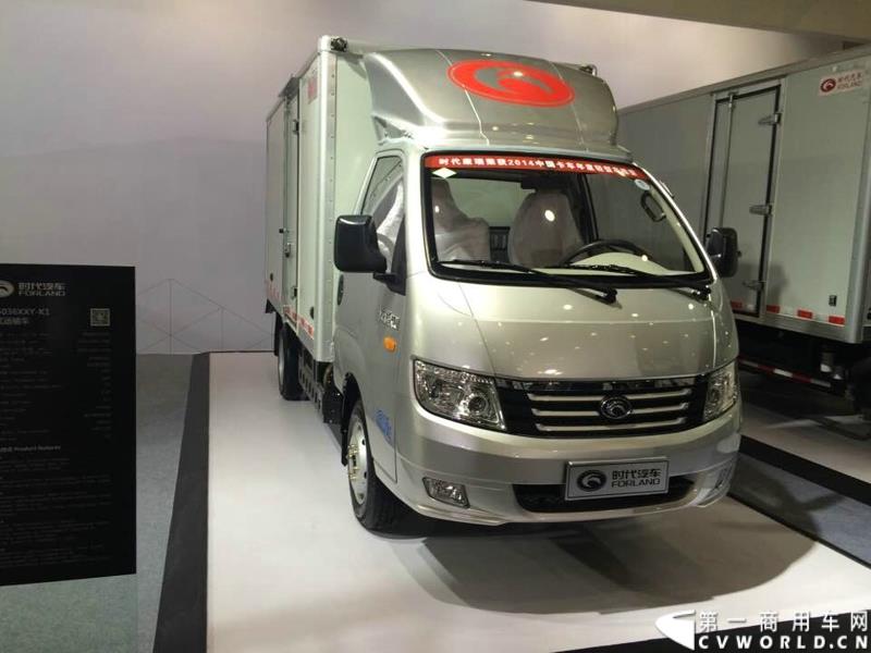 2015年1月5日，福田汽车集团&福田戴姆勒汽车2015中国山东汽车展览会在山东济南隆重开幕。图为时代轻卡