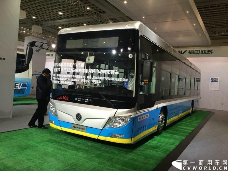 2015年1月5日，福田汽车集团&福田戴姆勒汽车2015中国山东汽车展览会在山东济南隆重开幕。图为智蓝I9-BJ6123在线充电系列纯电动城市客车