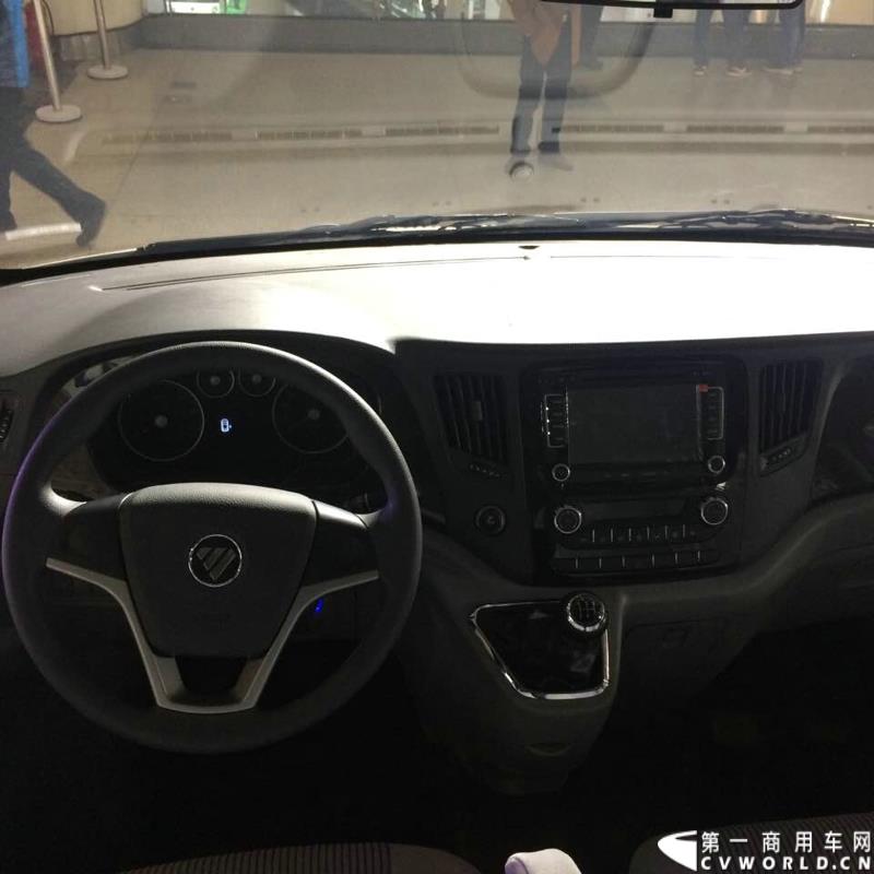 2015年1月5日，福田汽车集团&福田戴姆勒汽车2015中国山东汽车展览会在山东济南隆重开幕。图为图雅诺