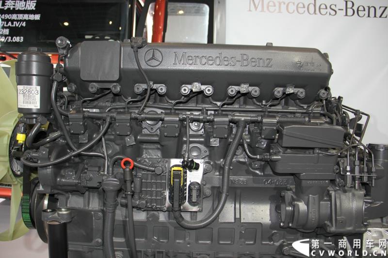 2015年1月5日，福田汽车集团&福田戴姆勒汽车2015中国山东汽车展览会在山东济南隆重开幕。图为奔驰OM457重型发动机 