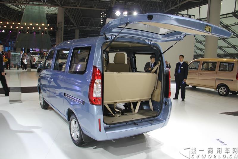 2015年1月5日，福田汽车集团&福田戴姆勒汽车2015中国山东汽车展览会在山东济南隆重开幕。图为福田伽途V3微车 