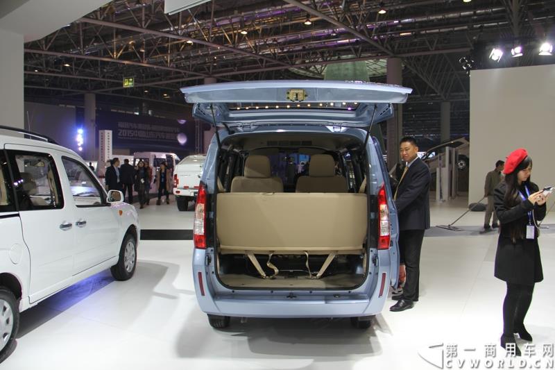 2015年1月5日，福田汽车集团&福田戴姆勒汽车2015中国山东汽车展览会在山东济南隆重开幕。图为福田伽途V3微车 