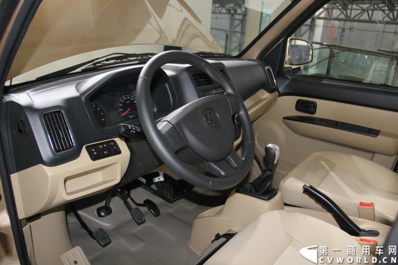 2015年1月5日，福田汽车集团&福田戴姆勒汽车2015中国山东汽车展览会在山东济南隆重开幕。图为福田伽途V3微车 