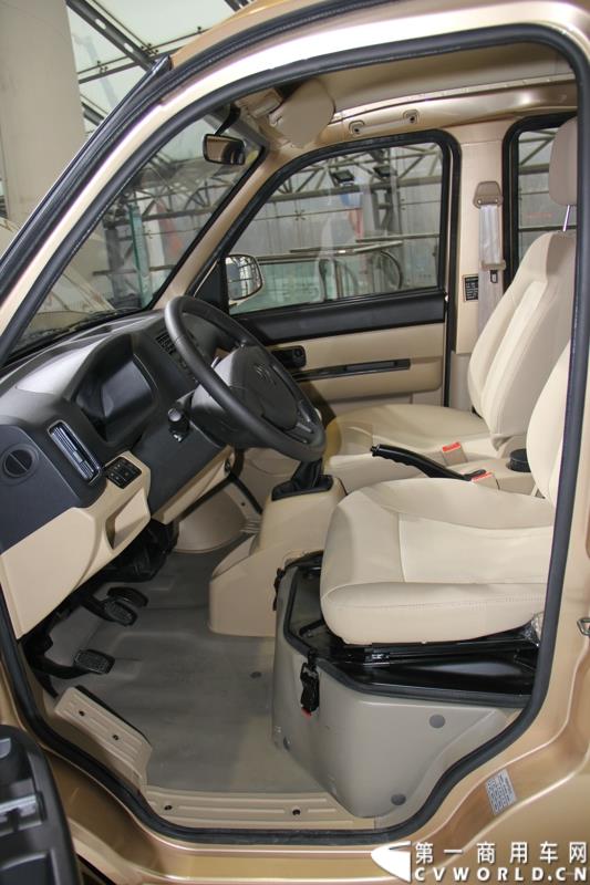 2015年1月5日，福田汽车集团&福田戴姆勒汽车2015中国山东汽车展览会在山东济南隆重开幕。图为福田伽途V3微车 