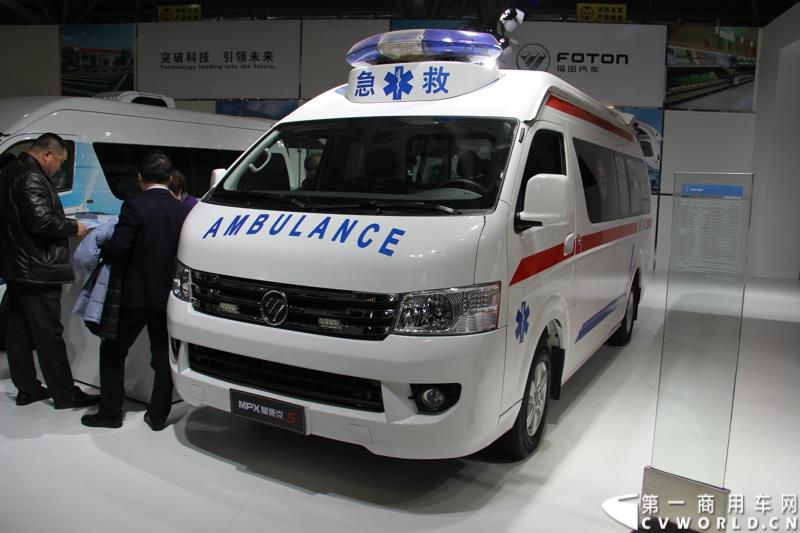 2015年1月5日，福田汽车集团&福田戴姆勒汽车2015中国山东汽车展览会在山东济南隆重开幕。图为福田蒙派克S改装的急救车 