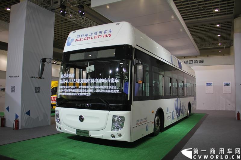 2015年1月5日，福田汽车集团&福田戴姆勒汽车2015中国山东汽车展览会在山东济南隆重开幕。图为福田欧辉BJ6123系列氢燃料电池城市客车 