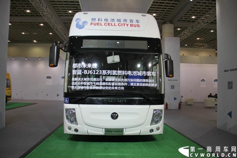 2015年1月5日，福田汽车集团&福田戴姆勒汽车2015中国山东汽车展览会在山东济南隆重开幕。图为福田欧辉BJ6123系列氢燃料电池城市客车 