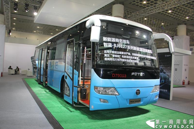 2015年1月5日，福田汽车集团&福田戴姆勒汽车2015中国山东汽车展览会在山东济南隆重开幕。图为福田欧辉BJ6127系列纯电动商务班车 
