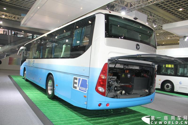 2015年1月5日，福田汽车集团&福田戴姆勒汽车2015中国山东汽车展览会在山东济南隆重开幕。图为福田欧辉BJ6127系列纯电动商务班车 