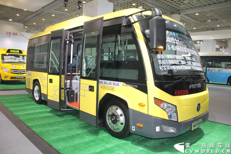 2015年1月5日，福田汽车集团&福田戴姆勒汽车2015中国山东汽车展览会在山东济南隆重开幕。图为福田欧辉智蓝F3-BJ6650系列纯电动社区巴士