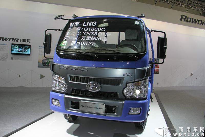 2015年1月5日，福田汽车集团&福田戴姆勒汽车2015中国山东汽车展览会在山东济南隆重开幕。图为时代金刚LNG轻卡