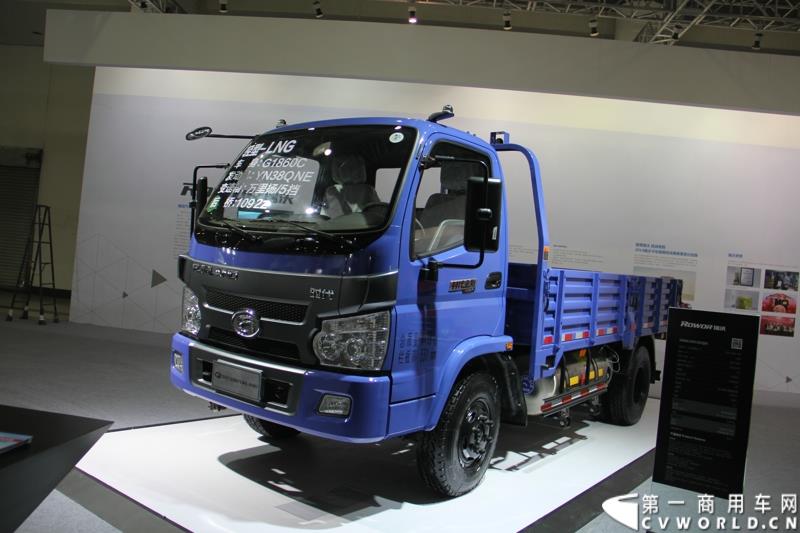 2015年1月5日，福田汽车集团&福田戴姆勒汽车2015中国山东汽车展览会在山东济南隆重开幕。图为时代金刚LNG轻卡