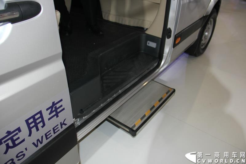 2015年1月5日，福田汽车集团&福田戴姆勒汽车2015中国山东汽车展览会在山东济南隆重开幕。图为福田图雅诺欧系长轴客运车型 