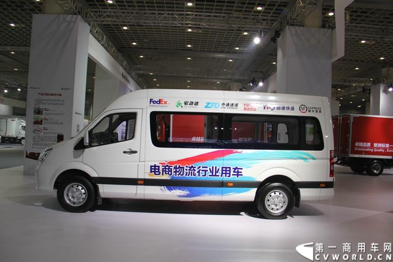 2015年1月5日，福田汽车集团&福田戴姆勒汽车2015中国山东汽车展览会在山东济南隆重开幕。图为图雅诺欧系轻客长轴物流车 