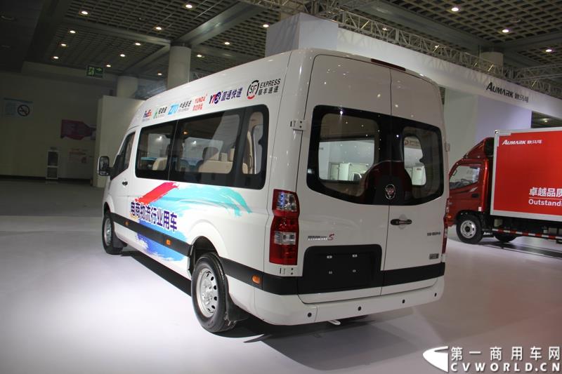 2015年1月5日，福田汽车集团&福田戴姆勒汽车2015中国山东汽车展览会在山东济南隆重开幕。图为图雅诺欧系轻客长轴物流车 