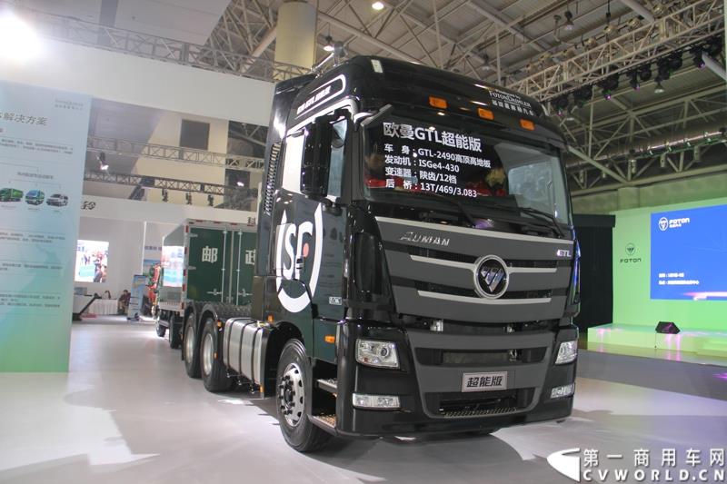 2015年1月5日，福田汽车集团&福田戴姆勒汽车2015中国山东汽车展览会在山东济南隆重开幕。图为福田欧曼GTL超能版