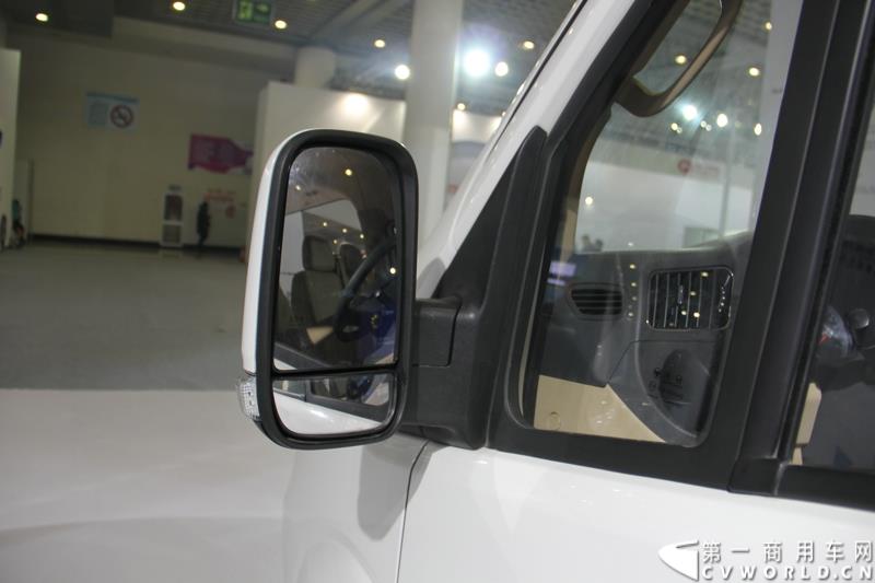 2015年1月5日，福田汽车集团&福田戴姆勒汽车2015中国山东汽车展览会在山东济南隆重开幕。图为图雅诺欧系轻客长轴物流车 