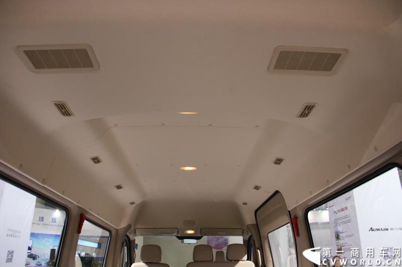 2015年1月5日，福田汽车集团&福田戴姆勒汽车2015中国山东汽车展览会在山东济南隆重开幕。图为图雅诺欧系轻客长轴物流车 