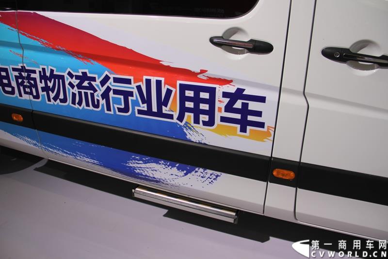 2015年1月5日，福田汽车集团&福田戴姆勒汽车2015中国山东汽车展览会在山东济南隆重开幕。图为图雅诺欧系轻客长轴物流车 