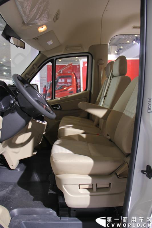 2015年1月5日，福田汽车集团&福田戴姆勒汽车2015中国山东汽车展览会在山东济南隆重开幕。图为图雅诺欧系轻客长轴物流车 