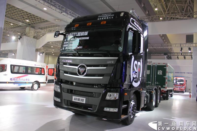 2015年1月5日，福田汽车集团&福田戴姆勒汽车2015中国山东汽车展览会在山东济南隆重开幕。图为福田欧曼GTL超能版
