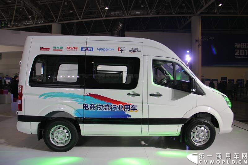 2015年1月5日，福田汽车集团&福田戴姆勒汽车2015中国山东汽车展览会在山东济南隆重开幕。图为福田图雅诺短轴中顶电商物流车 