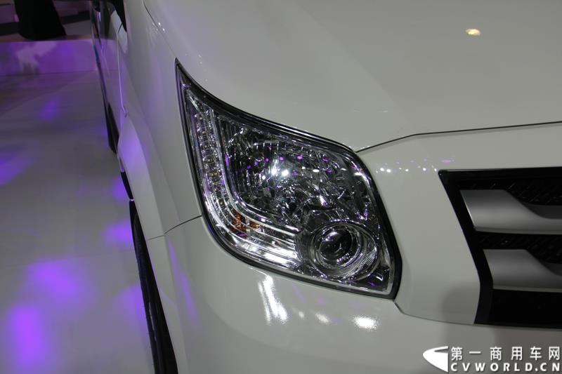 2015年1月5日，福田汽车集团&福田戴姆勒汽车2015中国山东汽车展览会在山东济南隆重开幕。图为福田图雅诺短轴中顶电商物流车 