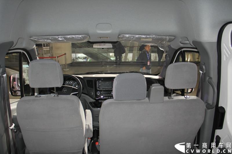 2015年1月5日，福田汽车集团&福田戴姆勒汽车2015中国山东汽车展览会在山东济南隆重开幕。图为福田图雅诺短轴中顶电商物流车 