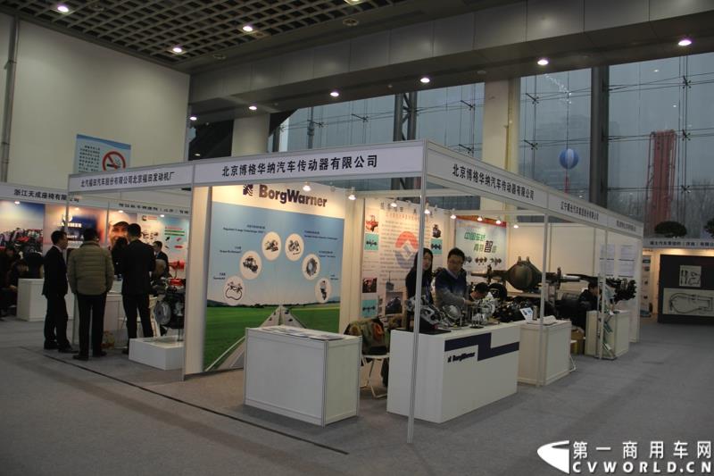 2015年1月5日，福田汽车集团&福田戴姆勒汽车2015中国山东汽车展览会在山东济南隆重开幕。图为零部件展示