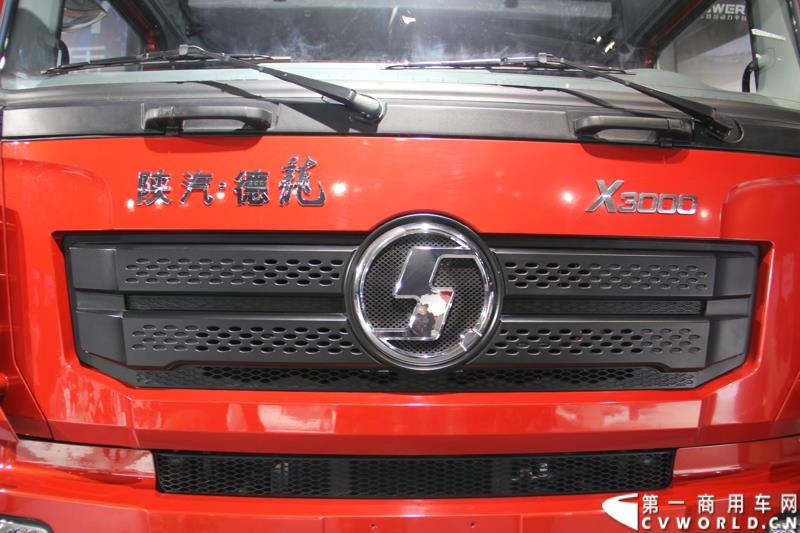 2015年1月7日，中国重型商用车动力的领军企业潍柴动力在北京举办新技术发布会，发布了包括Super Brake辅助制动安全技术、S-POWER智能控制技术在内的一系列商用车动力新技术。图为搭载潍柴WP13发动机的德龙X3000轻量化版牵引车SX4256T324 