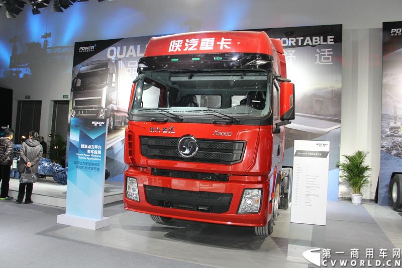 2015年1月7日，中国重型商用车动力的领军企业潍柴动力在北京举办新技术发布会，发布了包括Super Brake辅助制动安全技术、S-POWER智能控制技术在内的一系列商用车动力新技术。图为搭载潍柴WP13发动机的德龙X3000轻量化版牵引车SX4256T324 