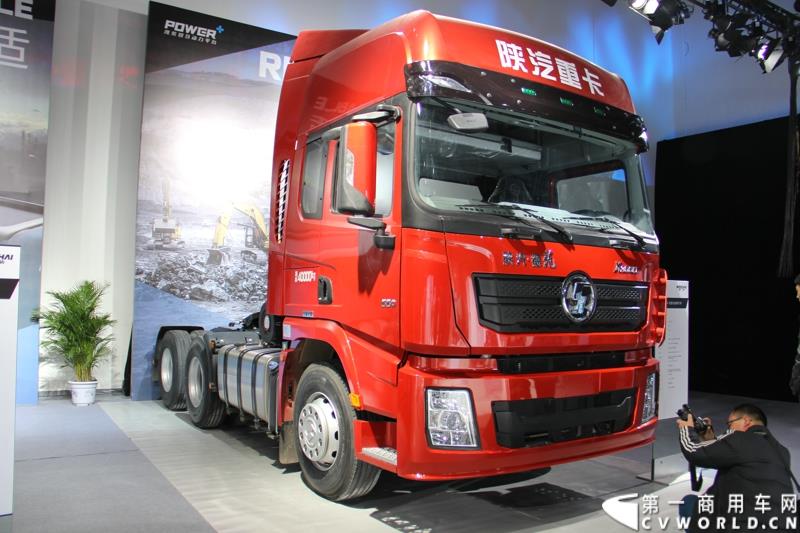2015年1月7日，中国重型商用车动力的领军企业潍柴动力在北京举办新技术发布会，发布了包括Super Brake辅助制动安全技术、S-POWER智能控制技术在内的一系列商用车动力新技术。图为搭载潍柴WP13发动机的德龙X3000轻量化版牵引车SX4256T324 