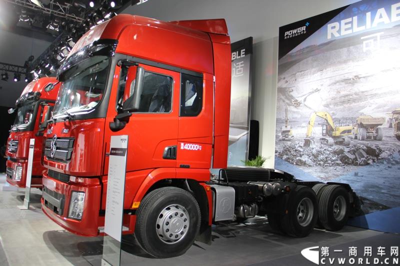 2015年1月7日，中国重型商用车动力的领军企业潍柴动力在北京举办新技术发布会，发布了包括Super Brake辅助制动安全技术、S-POWER智能控制技术在内的一系列商用车动力新技术。图为搭载潍柴WP13发动机的德龙X3000轻量化版牵引车SX4256T324 