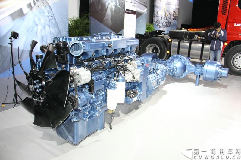 2015年1月7日，中国重型商用车动力的领军企业潍柴动力在北京举办新技术发布会，发布了包括Super Brake辅助制动安全技术、S-POWER智能控制技术在内的一系列商用车动力新技术。图为潍柴WP13动力总成系统 