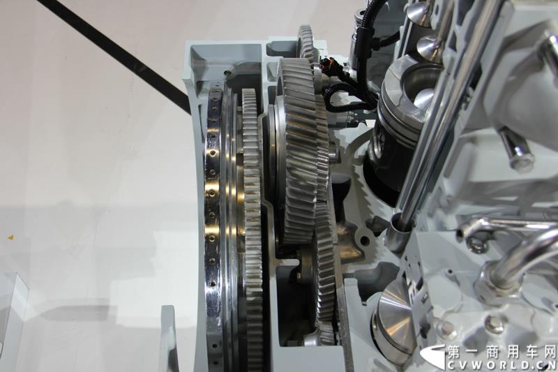 2015年1月7日，中国重型商用车动力的领军企业潍柴动力在北京举办新技术发布会，发布了包括Super Brake辅助制动安全技术、S-POWER智能控制技术在内的一系列商用车动力新技术。图为潍柴WP13重型发动机