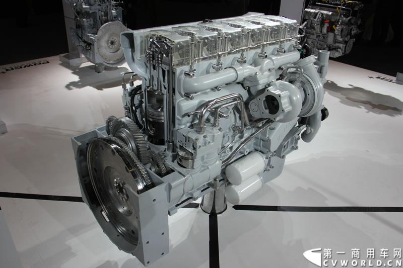 2015年1月7日，中国重型商用车动力的领军企业潍柴动力在北京举办新技术发布会，发布了包括Super Brake辅助制动安全技术、S-POWER智能控制技术在内的一系列商用车动力新技术。图为潍柴WP13重型发动机