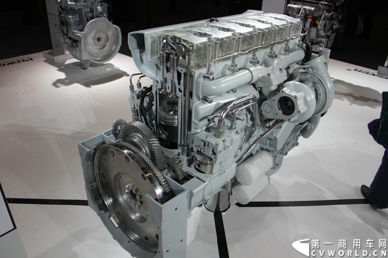 2015年1月7日，中国重型商用车动力的领军企业潍柴动力在北京举办新技术发布会，发布了包括Super Brake辅助制动安全技术、S-POWER智能控制技术在内的一系列商用车动力新技术。图为潍柴WP13重型发动机