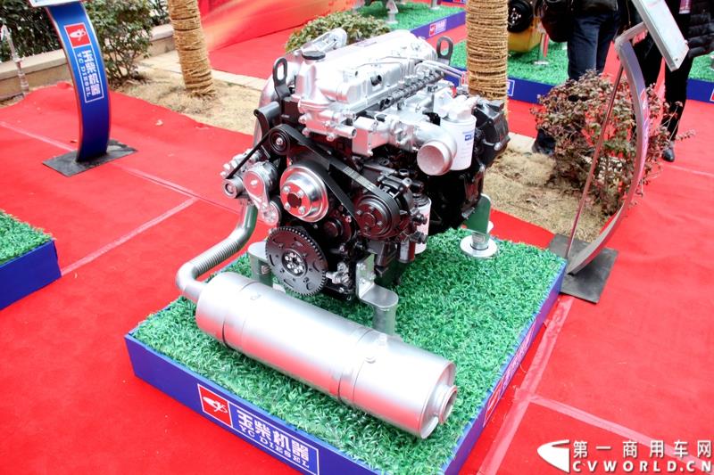 1月24日，玉柴机器2015营销服务大会在湖北武汉召开。在本次大会上，玉柴发布了YC6L-60等多款新品。图为YC4S国五排放新品